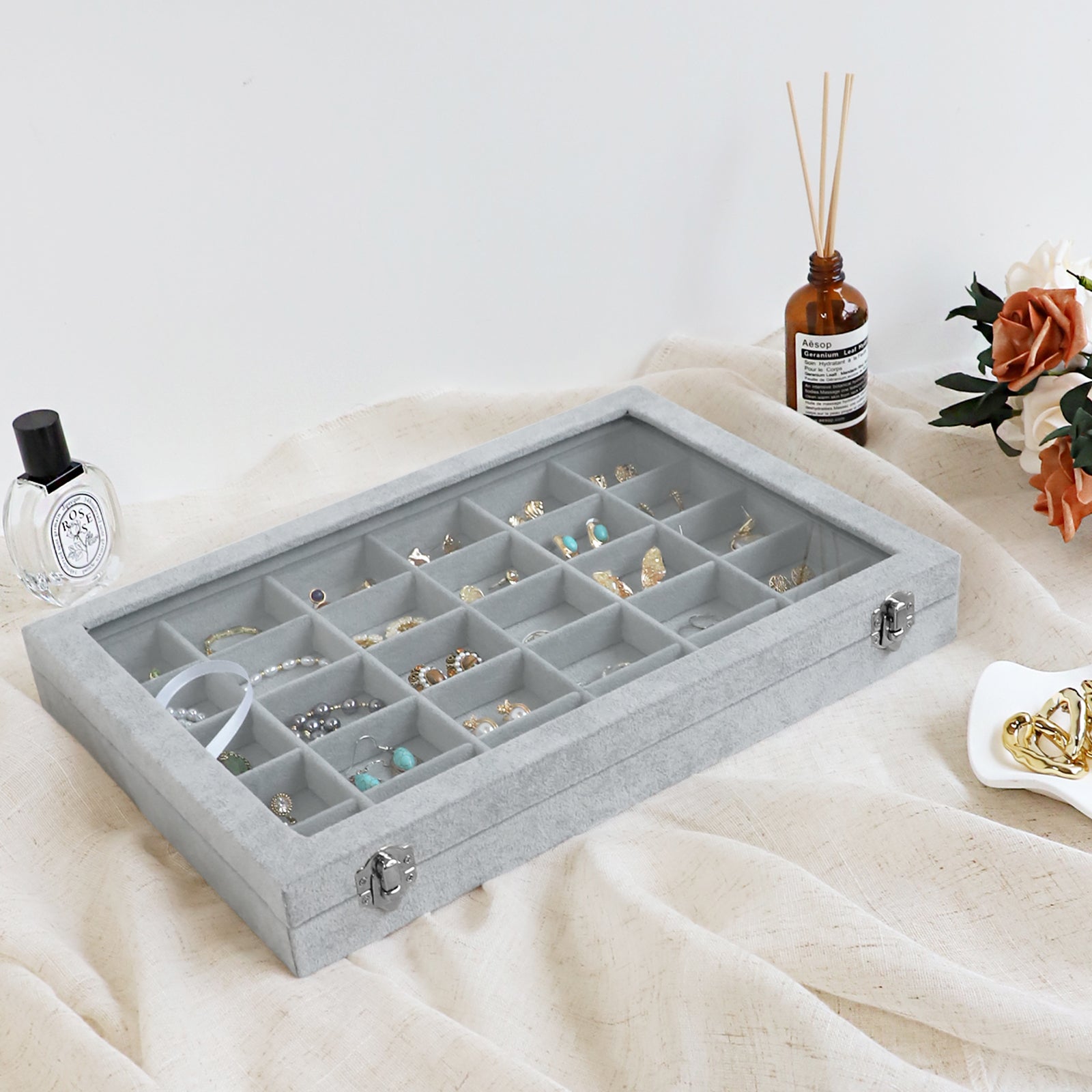 Cakulo Velvet Jewelry Organizer Tray with Clear Lid Stores Bracelets Rings Earrings