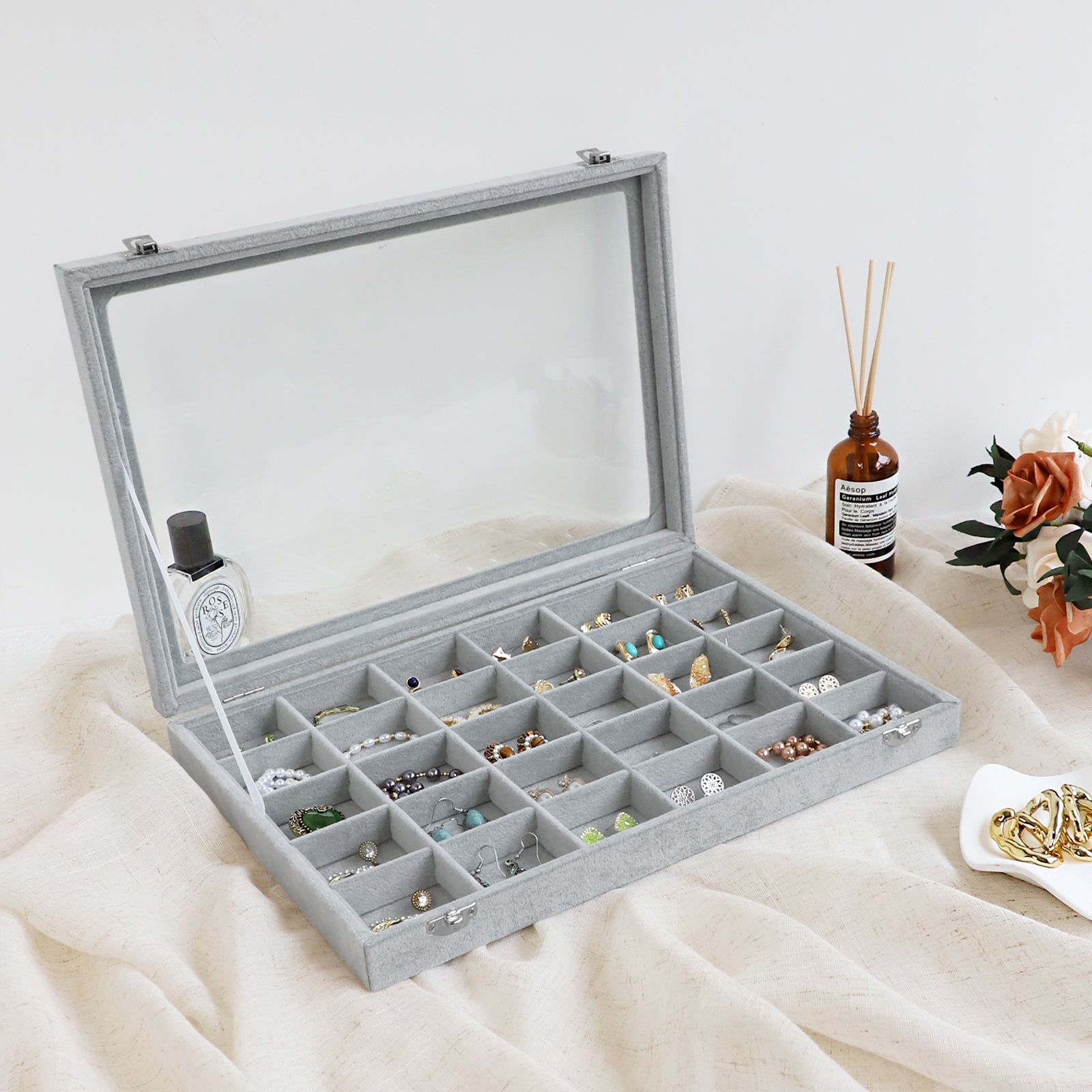Cakulo Velvet Jewelry Organizer Tray with Clear Lid Stores Bracelets Rings Earrings