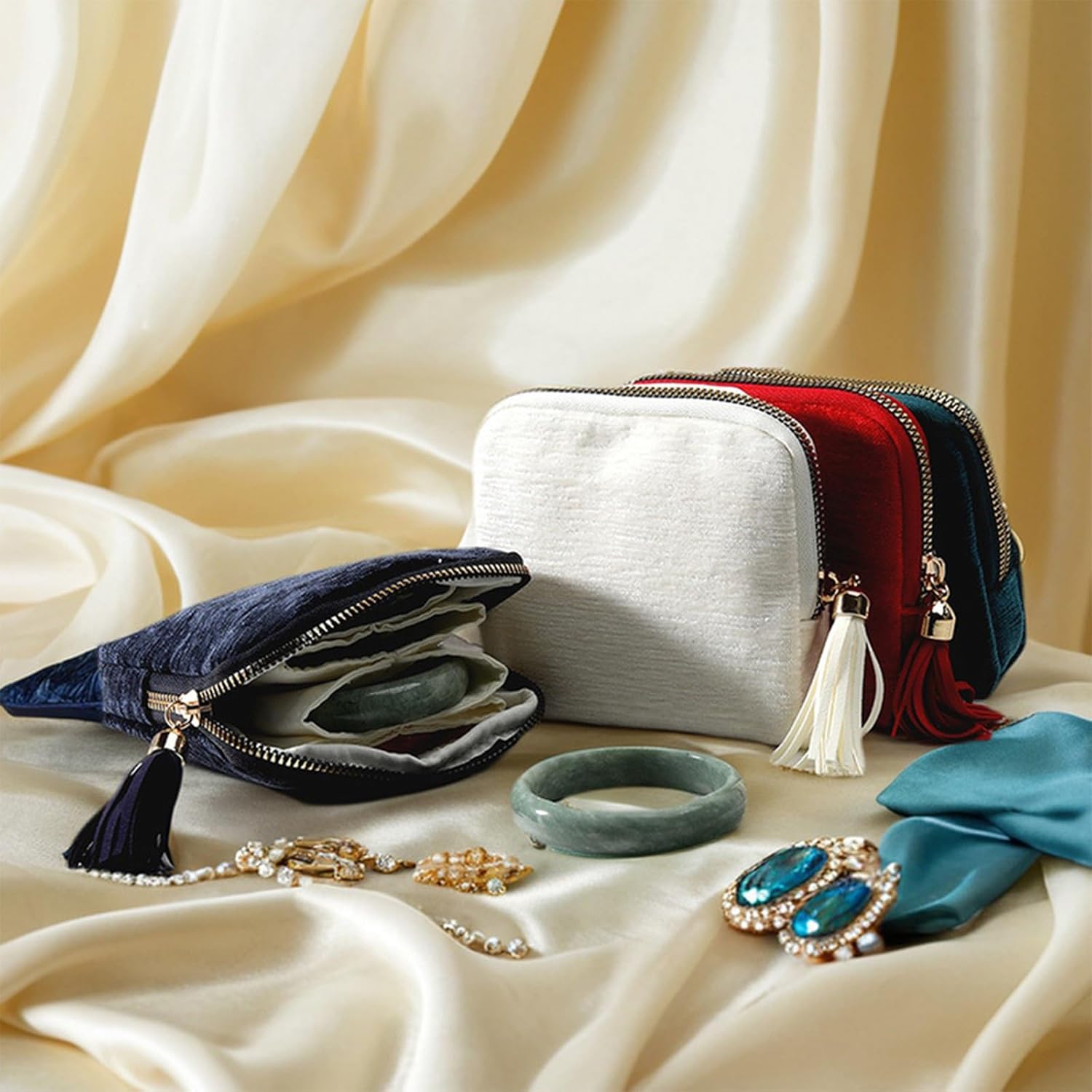 Cakulo Portable Travel Jewelry Case Pouches for Crystals Bracelets Rings—White Tassel